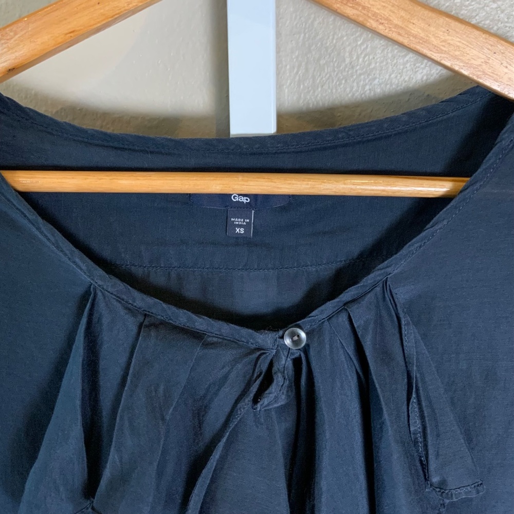 GAP Short Sleeve Ruffle Front Button Top - Picture 2 of 16